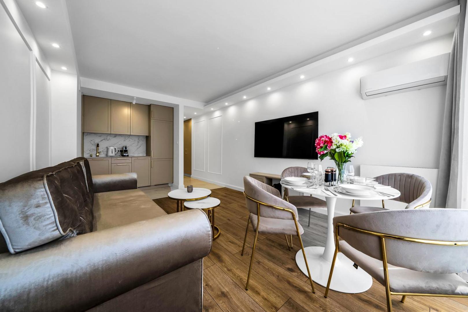 Warsaw Centrum Apartment - Workspace, Balcony - By Rentujemy Exteriör bild
